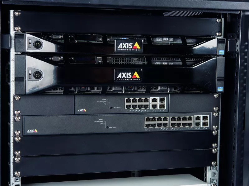 AXIS T8508 com kit de montagem em rack